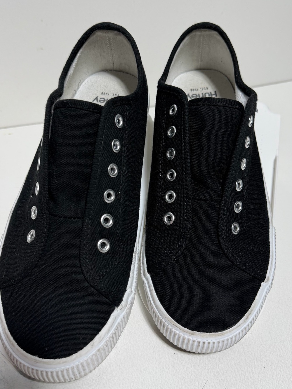 Hurley Women’s Size 8 Black Canvas Low Top Sneakers Lace-Up Casual Shoes